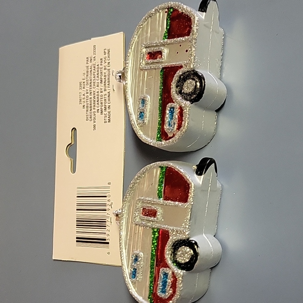 NWT Pack of two plastic camper Christmas tree ornaments. Red and silver - Picture 2 of 4